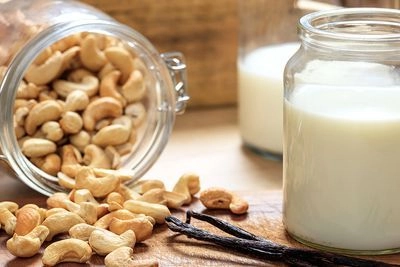 100g hạt điều bao nhiêu calo